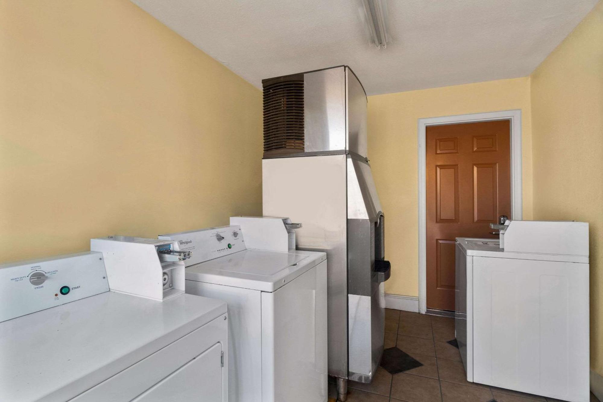 Econo Lodge Cornersville Buitenkant foto