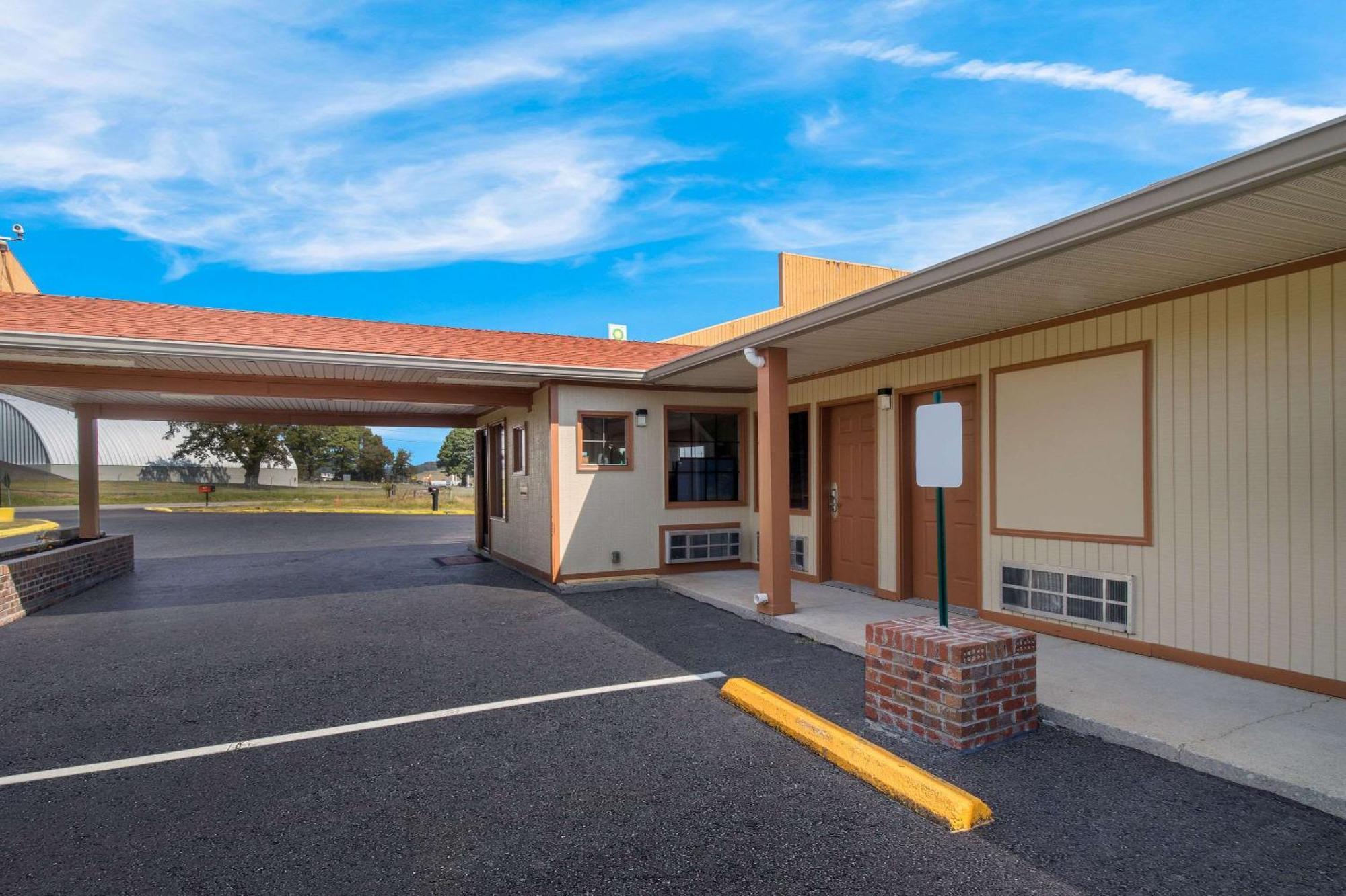 Econo Lodge Cornersville Buitenkant foto