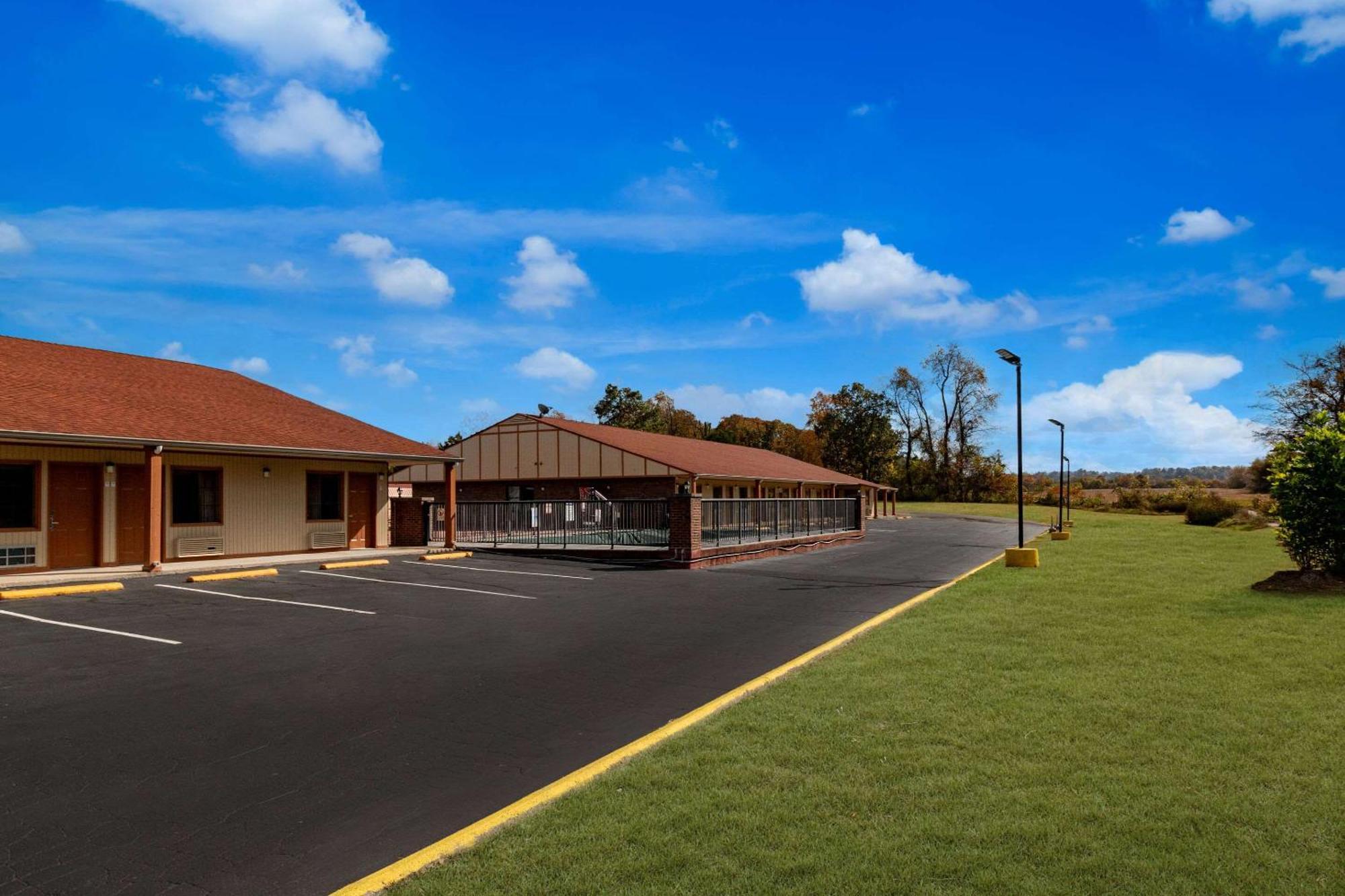 Econo Lodge Cornersville Buitenkant foto