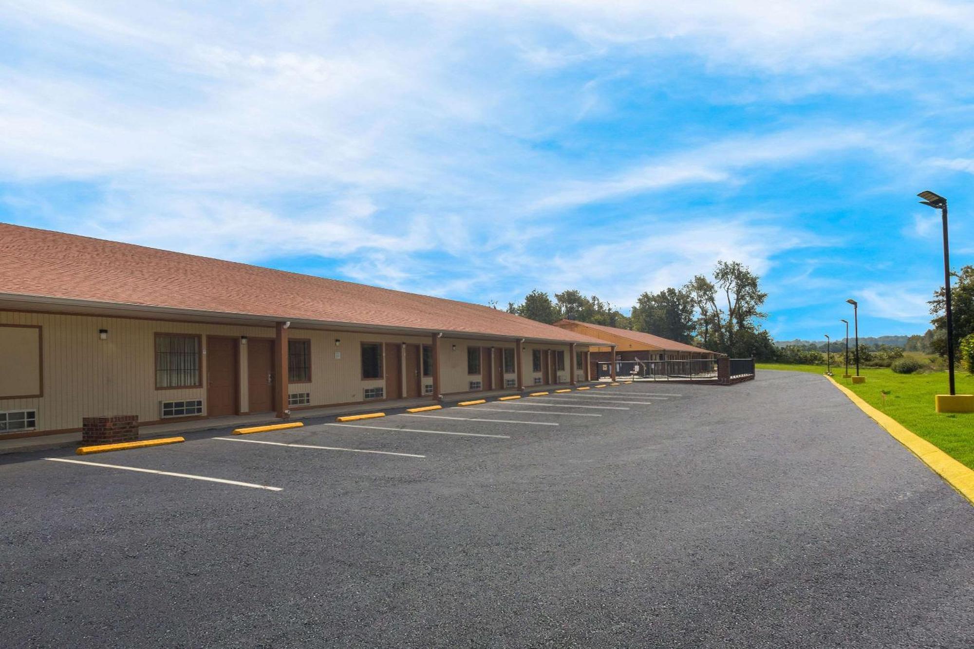 Econo Lodge Cornersville Buitenkant foto
