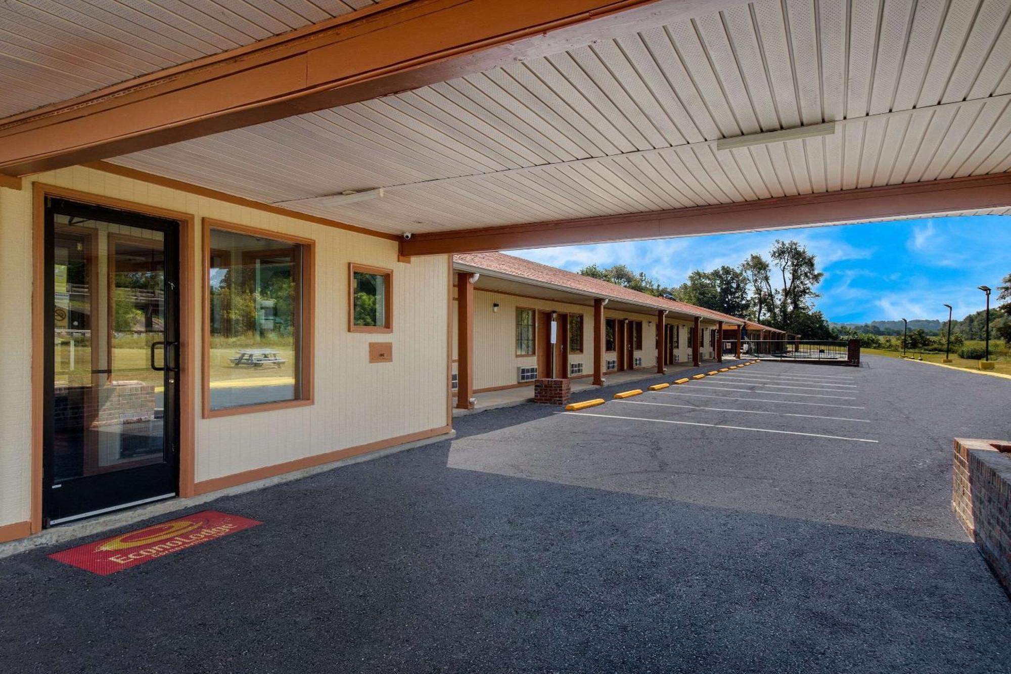 Econo Lodge Cornersville Buitenkant foto